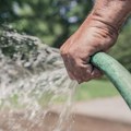 Prekomerna potrošnja vode na sremskoj strani grada: Nekom bazeni puni, drugi ni za piće nemaju