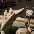 Toplotni talas u Evropi - u Francuskoj zatvoreno više od 2.200 škola, u Barseloni turistima dele vodu