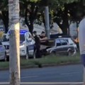 Sudar putničkog i vozila intervetne policije Saobraćajna nesreća na Novom Beogradu: Stvaraju se gužve (video)