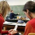 Zakonom zabranili upotrebu mobilnih u školama