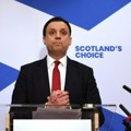Lider škotskih laburista traži ostavku britanskog premijera zbog posledica afere Epstin
