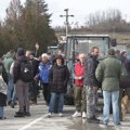 Сељачки бунт или политичка режија? Блокада у Такову под заставом „Узината“, уз средњи прст новинарима и отворену…