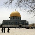 Hiljade Palestinaca stiglo u Jerusalim na prvu molitvu tokom Ramazana