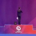 Na Svetskom prvenstvu u ritmičkoj gimnastici Ruskinja okrenula leđa ukrajinskoj zastavi i himni