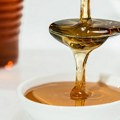 Pravi med ili obična šećerna vodica? Uradite ovaj brzi test u čaši i istina će odmah isplivati na površinu