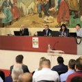 Počela 17. redovna sednica Skupštine grada Kragujevca: Odbornici o urbanizmu, ulicama i opremi za JKP Šumadija