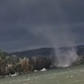 Tornado protutnjao futogom: Šokirani građani snimili ovu retku pojavu u Srbiji (video)