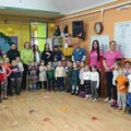 Predstavnici grada Užica uručili paketiće mališanima iz Leposavića