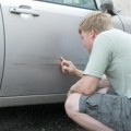 Uklonite ogrebotine sa automobila: Jednim potezom i efikasno uz pomoć markera!