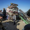BLISKOISTOČNI SUKOB: Kamioni sa humanitarnim paketima stigli u Rafu; UN: Iz Rafe izbeglo oko 450 hiljada ljudi