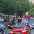 У Београду колоне возила са заставама Србије након гласања за Резолуцију о геноциду у Сребреници (ФОТО, ВИДЕО)