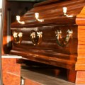 Ukrala pogrebno vozilo sa sve pokojnikom Neviđeni skandal ostavio ljude u neverici! (video)