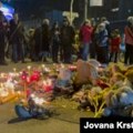 Hiljade ljudi u Novom Sadu odale počast šesnaestoj žrtvi tragedije u tom gradu