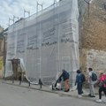 Obnavljaju se fasade u Sremskim Karlovcima Postavljene skele na tri kuće u Ulici patrijarha Rajačića