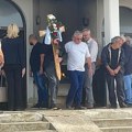 Tuga na sahrani Damira Dokića: Održano opelo, sin slomljen držao kovčeg, prisutno samo dvadesetak ljudi
