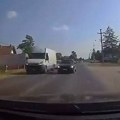 Zastrašujuć snimak nasilničke vožnje kod Obrenovca: Pretiče preko pune linije, jedva izbegnuta tragedija (Video)