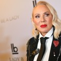 „U ovakvim trenucima, ostajem nema od tuge“: Lepa Brena se oglasila nakon smrti člana „Slatkog greha“