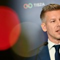 Kakav džentlmen: Peter Mađar uhvaćen na aerodromu sa devojkom, a o njegovom gestu bruji region (video)