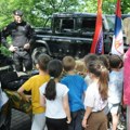 Atrakcija za mališane: Tradicionalna smotra opreme i vozila pripadnika MUP u Kraljevu