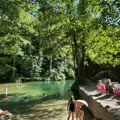 Reka Rzav u Arilju ovog leta privlači brojne posetioce: Žuta stena, Zelena plaža i Urijak su među omiljenim plažama
