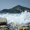 Ogromni talasi "zarobili" turiste Drama u Dubrovniku: Nisu mogli da izađu iz mora, usledila velika akcija spasavanja