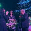 Poklonio joj cveće: Kaliopi proslavila rođendan na koncertu Željka Samardžića (foto)