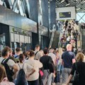 Srbi krenuli na odmor: Velike gužve na beogradskom aerodromu, ako putujete naoružajte se strpljenjem (video)