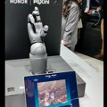 Kontrolisali smo robotsku ruku na MWC-u: Pogledajte kako je ispalo VIDEO