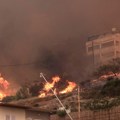 Veliki požar u Dalmaciji kod Omiša: Bura rasplamsava plamen, vatrogasci se bore da spasu kuće