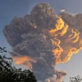 Snimak erupcije vulkana u Indoneziji: Stub pepela 18 kilometara