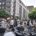 (VIDEO) Građani se okupili ispred kuće gradonačelnika Novog Sada: Biciklisti tu prave pauzu pa nastavljaju za Rumenku