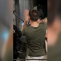 "Ženska osoba sa fotografije metalnom šipkom udarala žandarme": Oglasili se iz MUP-a o viralnoj fotografiji na kojoj se vidi…