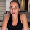 "Samo čekam komentare" Žena Darka Lazića se snimala bez grama šminke u kuhinji: Ovo je Kaćino prirodno izdanje (foto)