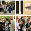 Roditelji se već žalili, problem eksplodirao: Veliki broj meštana na protestu ispred škole u Mrčajevcima: Puna podrška dečaku…
