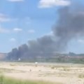 (Video) Požar na Železničkoj stanici Makiš: Gust crni dim vidi se iz više delova Beograda, veliki broj vatrogasaca na terenu…
