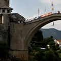Dok Balkan bruji o suši, iz Mostara stižu nestvarni snimci skokova u Neretvu