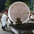 ispečena pljeskavica od 90,5 kilograma i dva metra, upućen poziv regionu da stanu na crtu