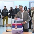 Aleksandar Vučić sa suprugom Tamarom glasao na Novom Beogradu