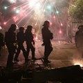 Policija rasteruje demonstrante u Parizu, neredi širom Francuske
