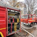 Slavska sveća izazvala požar u Novom Sadu! Krenuo da gori stan - vatrogasci sprečili tragediju!