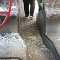 SUDAR AUTOBUSA I KAMIONA U NIŠU: Popucala stakla u autobusu, dve devojčice se onesvestile (VIDEO)