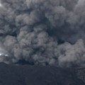 Najmanje 800 ljudi evakuisano nakon erupcije vulkana u Indoneziji