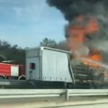 Veliki požar na auto-putu kod Aleksinca, saobraćaj u zastoju (galerija)