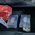 Oglasio se MUP o zapleni droge u Beogradu: Na skrivenom mestu u gepeku pronađeno 2 kg kokaina