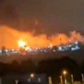 Razorni ukrajinski napadi širom Rusije Veliko skladište nafte u plamenu, obustavljeni letovi! (video)