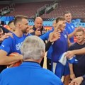 Pešić okupio igrače, pa zbog ovog čoveka održao poseban govor! Nakon emotivnih reči usledio je šou - posle jedne rečenice…