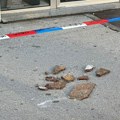 U centru Čačka pala mermerna ploča sa zgrade: Područje obeleženo i zatvoreno za prolaznike