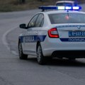 Isključen iz saobraćaja zbog nasilničke vožnje: Jurcao BMW-om 180 na sat, preticao preko pune linije