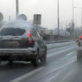 Očistite sneg i led sa automobila pre vožnje - neko može da pogine zbog vašeg nemara!