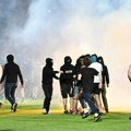 Incident posle meča u Kragujevcu: Navijači upali na teren i sukobili se sa fudbalerima Radničkog